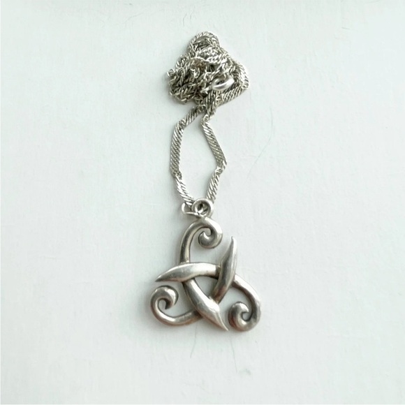 Celtic sterling silver Triskele pendant necklace Earth Sky Sea symbol Triqueta - Picture 1 of 10